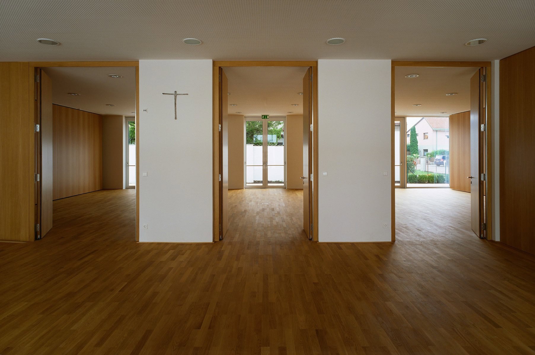 © RUNSER / PRANTL architekten, Pfarrgemeindezentrum, 2353 Neu Guntramsdorf, Niederösterreich, Österreich, 2009, Platzgestaltung, Kirche, Fotograf Rupert Steiner