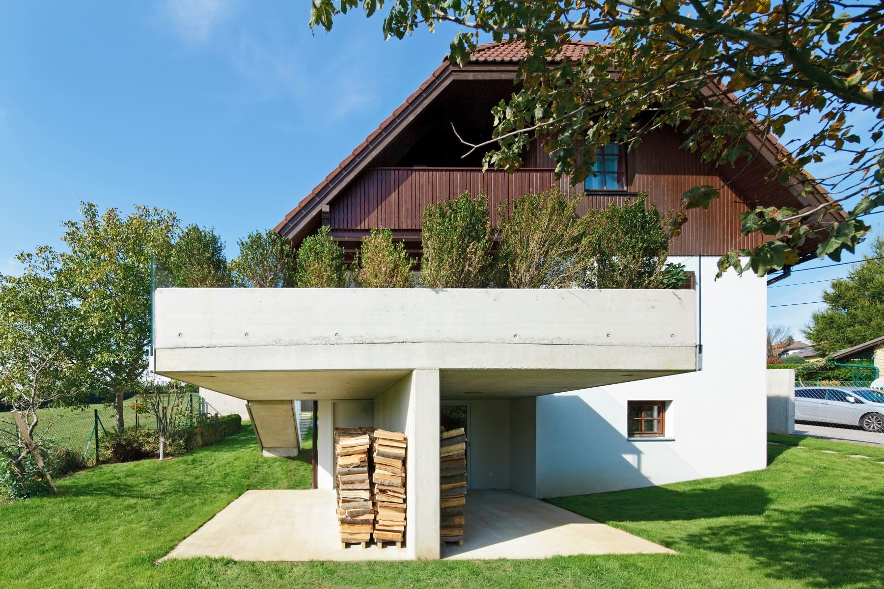 <p>© RUNSER / PRANTL architekten, Haus P., Autoabstellplatz und Terrasse, 3400 Klosterneuburg, Niederösterreich, Österreich, 2012, Wohnhaus, Fotograf Rupert Steiner</p>