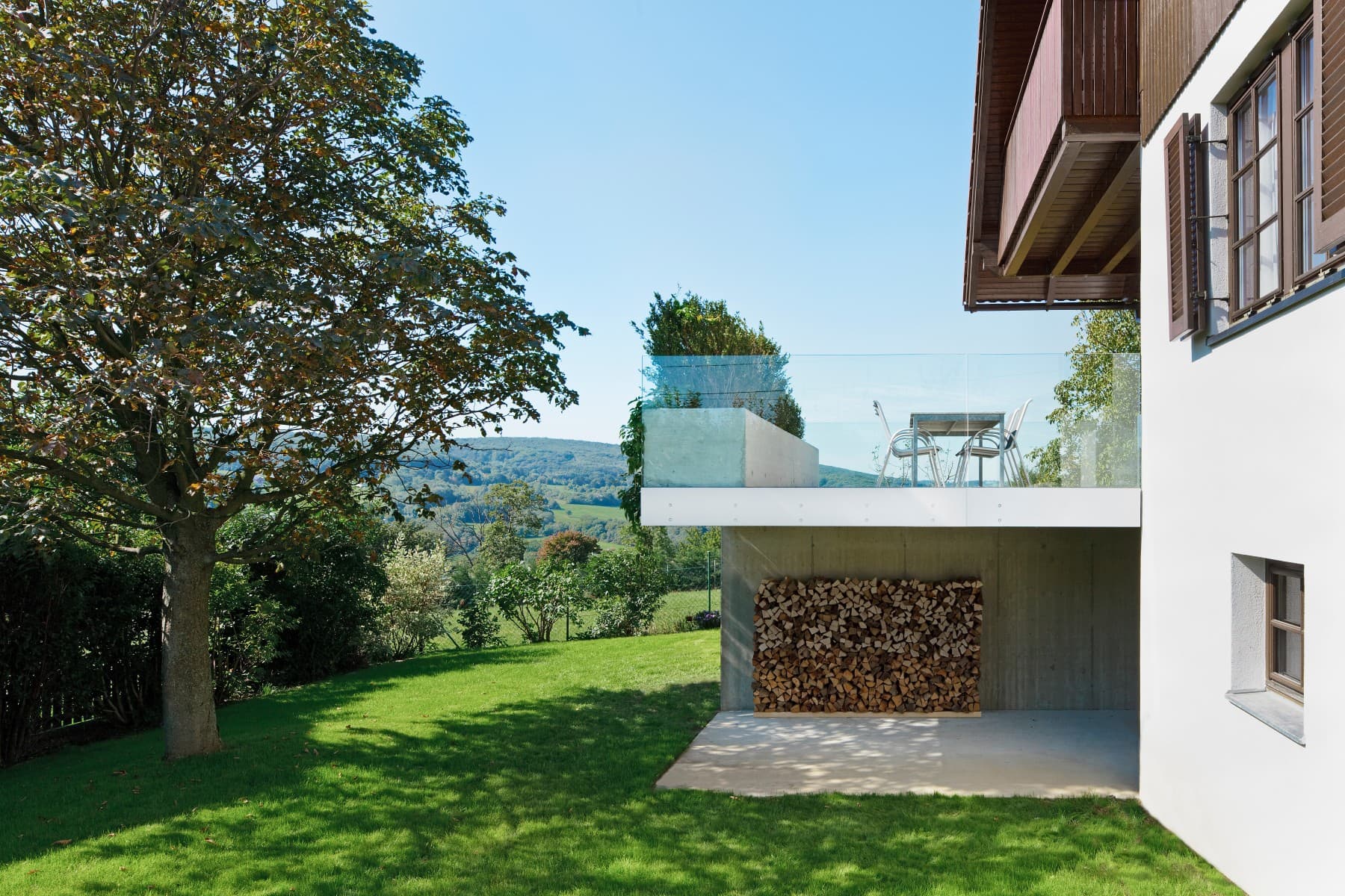 <p>© RUNSER / PRANTL architekten, Haus P., Autoabstellplatz und Terrasse, 3400 Klosterneuburg, Niederösterreich, Österreich, 2012, Wohnhaus, Fotograf Rupert Steiner</p>