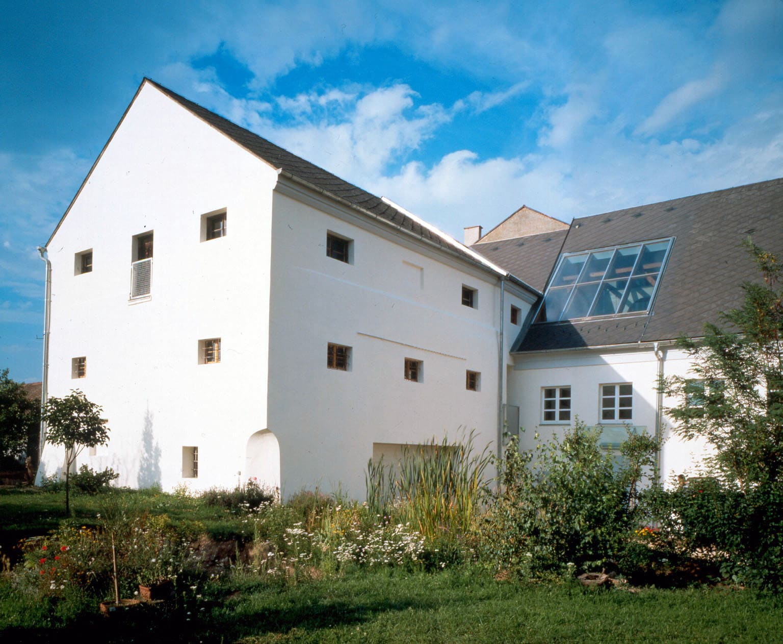 <p>© RUNSER / PRANTL architekten, Lanzendorfer Mühle Revitalisierung, 2130 Mistelbach, Niederösterreich, Österreich, 1993, Wohnhaus, Ordination, Wohnung, Dachbodenausbau, Fotograf Margherita Spiluttini</p>