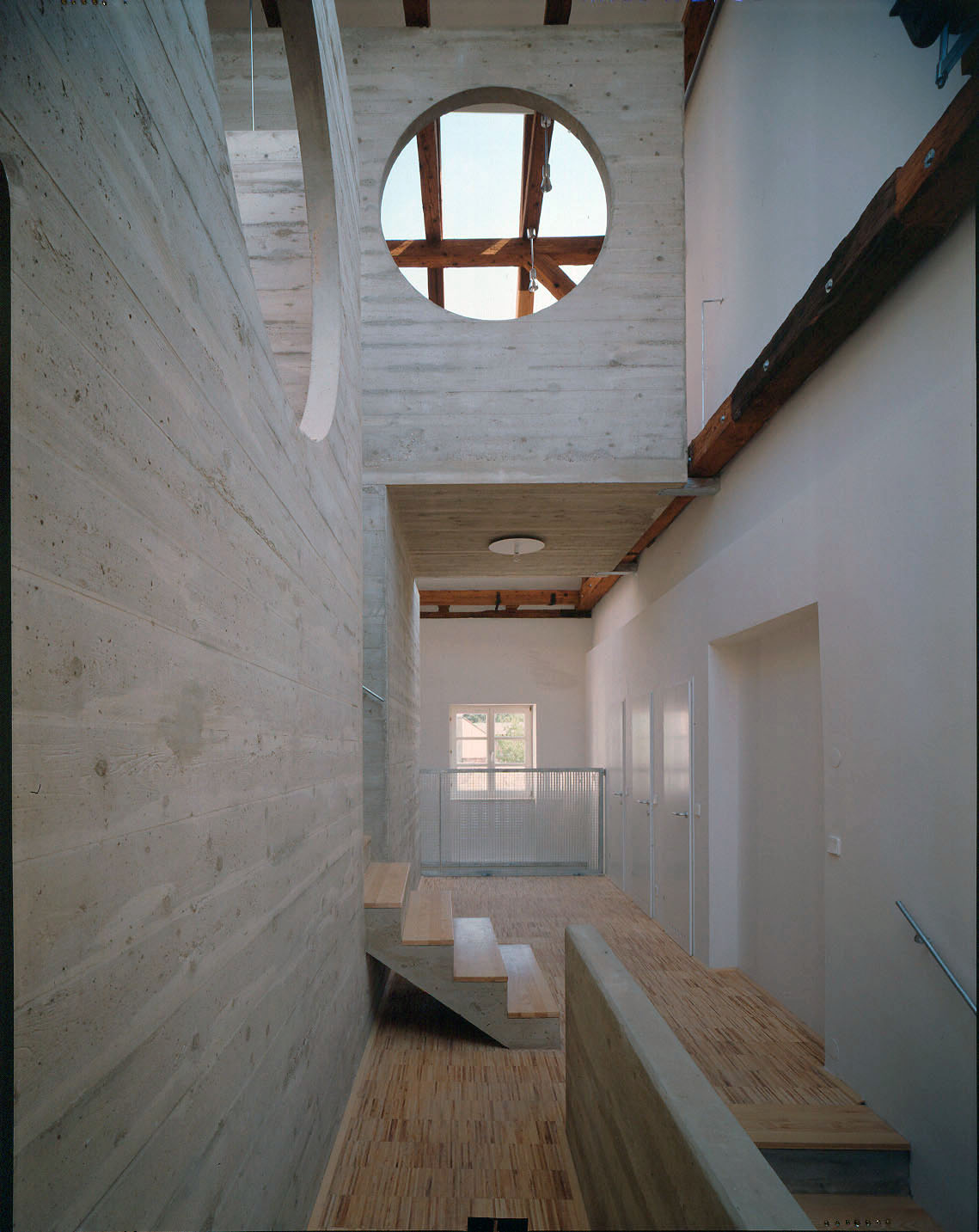 <p>© RUNSER / PRANTL architekten, Lanzendorfer Mühle Revitalisierung, 2130 Mistelbach, Niederösterreich, Österreich, 1993, Wohnhaus, Ordination, Wohnung, Dachbodenausbau, Fotograf Margherita Spiluttini</p>