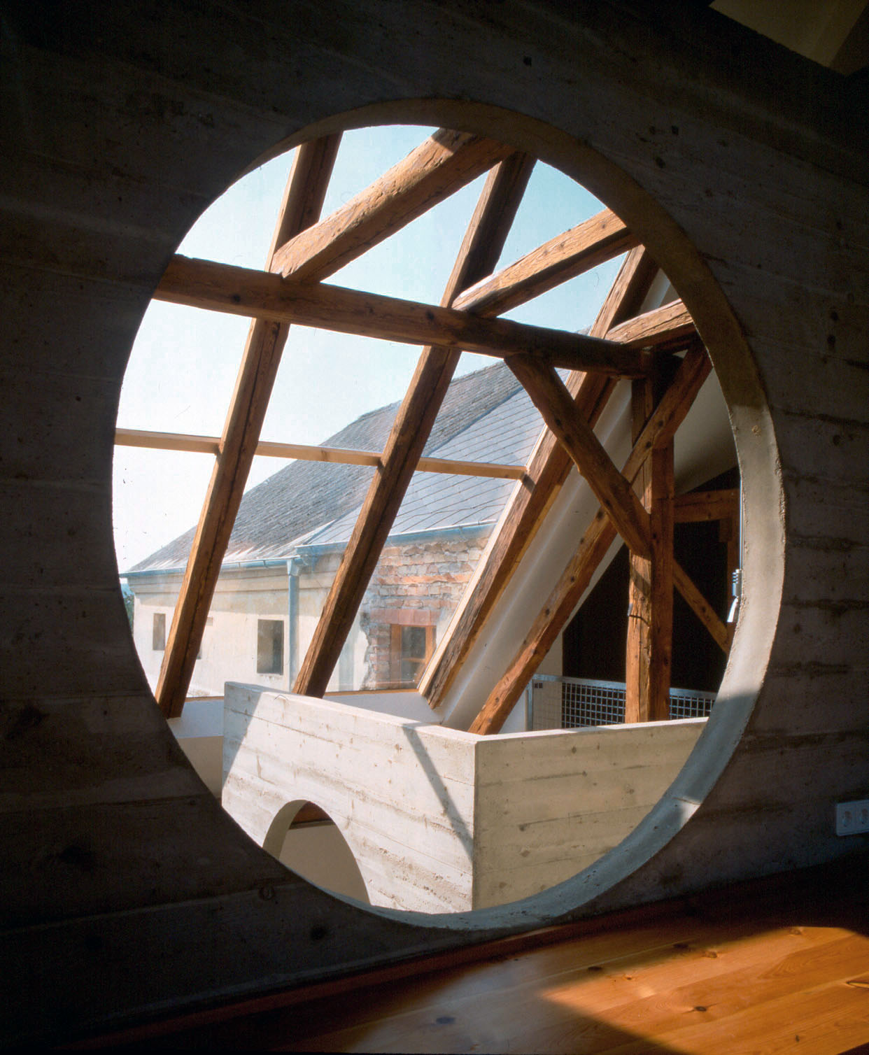 <p>© RUNSER / PRANTL architekten, Lanzendorfer Mühle Revitalisierung, 2130 Mistelbach, Niederösterreich, Österreich, 1993, Wohnhaus, Ordination, Wohnung, Dachbodenausbau, Fotograf Margherita Spiluttini</p>