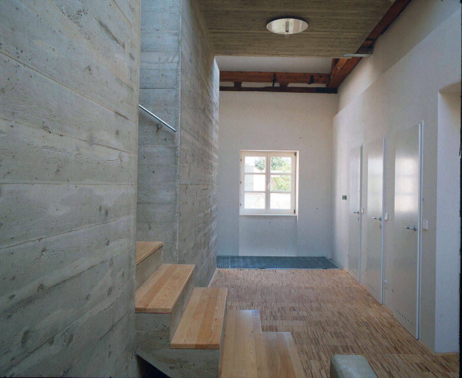 <p>© RUNSER / PRANTL architekten, Lanzendorfer Mühle Revitalisierung, 2130 Mistelbach, Niederösterreich, Österreich, 1993, Wohnhaus, Ordination, Wohnung, Dachbodenausbau, Fotograf Margherita Spiluttini</p>