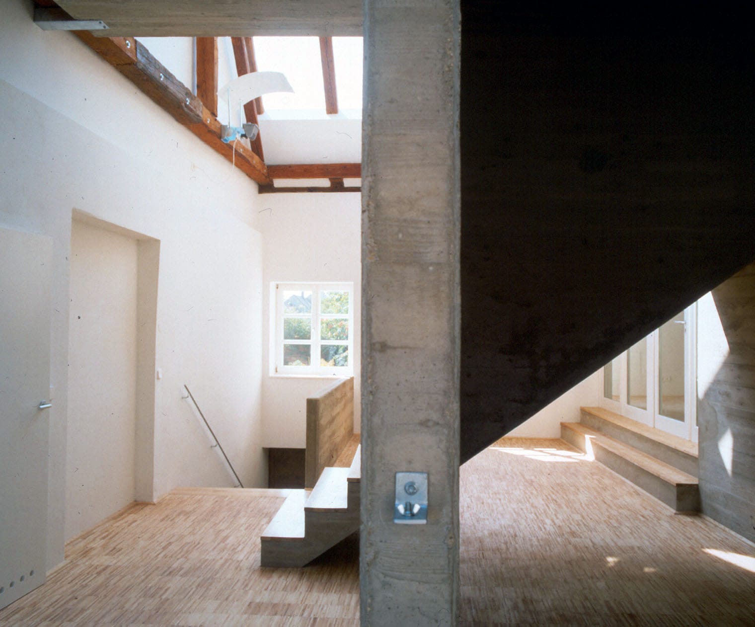 <p>© RUNSER / PRANTL architekten, Lanzendorfer Mühle Revitalisierung, 2130 Mistelbach, Niederösterreich, Österreich, 1993, Wohnhaus, Ordination, Wohnung, Dachbodenausbau, Fotograf Margherita Spiluttini</p>