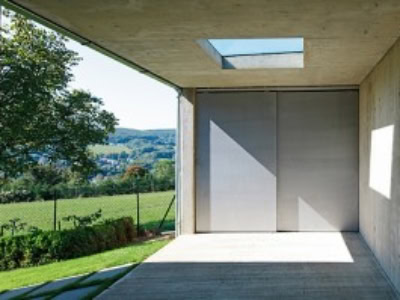 <p>© RUNSER / PRANTL architekten, Haus P., Autoabstellplatz und Terrasse, 3400 Klosterneuburg, Niederösterreich, Österreich, 2012, Wohnhaus, Fotograf Rupert Steiner</p>