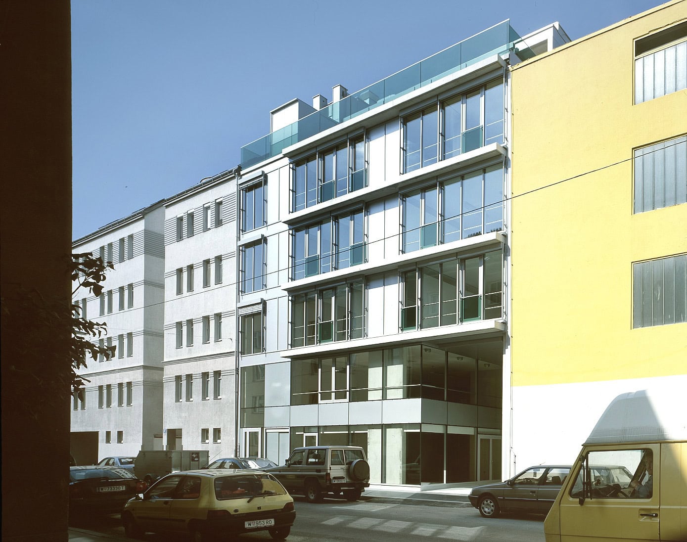 <p>© RUNSER / PRANTL architekten, SOS-Kinderdorf Wien Familienrathaus, 1210 Wien, Österreich, 2006, Kinderdorf, Betreutes Wohnen, Kinder, Psychiatrie, Fotograf Margherita Spiluttini</p>