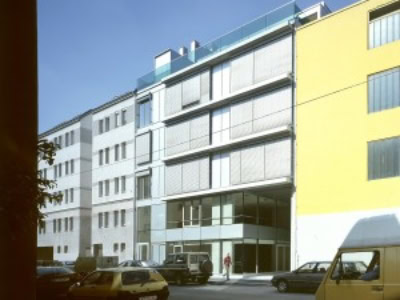 <p>© RUNSER / PRANTL architekten, SOS-Kinderdorf Wien Familienrathaus, 1210 Wien, Österreich, 2006, Kinderdorf, Betreutes Wohnen, Kinder, Psychiatrie, Fotograf Margherita Spiluttini</p>