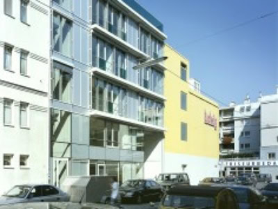 <p>© RUNSER / PRANTL architekten, SOS-Kinderdorf Wien Familienrathaus, 1210 Wien, Österreich, 2006, Kinderdorf, Betreutes Wohnen, Kinder, Psychiatrie, Fotograf Margherita Spiluttini</p>