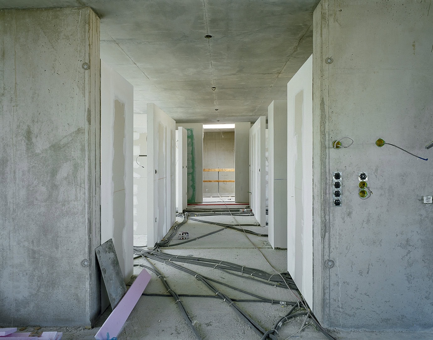 <p>© RUNSER / PRANTL architekten, SOS-Kinderdorf Wien Familienrathaus, 1210 Wien, Österreich, 2006, Kinderdorf, Betreutes Wohnen, Kinder, Psychiatrie, Fotograf Margherita Spiluttini</p>