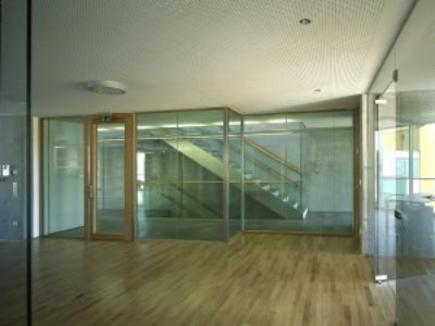 <p>© RUNSER / PRANTL architekten, SOS-Kinderdorf Wien Familienrathaus, 1210 Wien, Österreich, 2006, Kinderdorf, Betreutes Wohnen, Kinder, Psychiatrie, Fotograf Margherita Spiluttini</p>