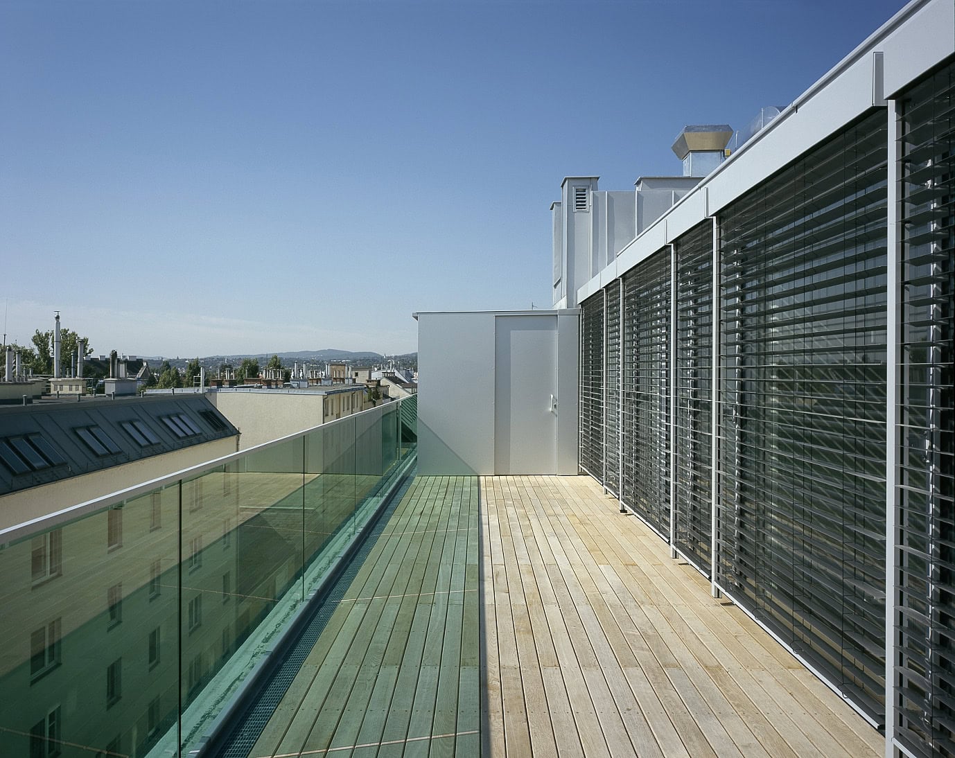 <p>© RUNSER / PRANTL architekten, SOS-Kinderdorf Wien Familienrathaus, 1210 Wien, Österreich, 2006, Kinderdorf, Betreutes Wohnen, Kinder, Psychiatrie, Fotograf Margherita Spiluttini</p>