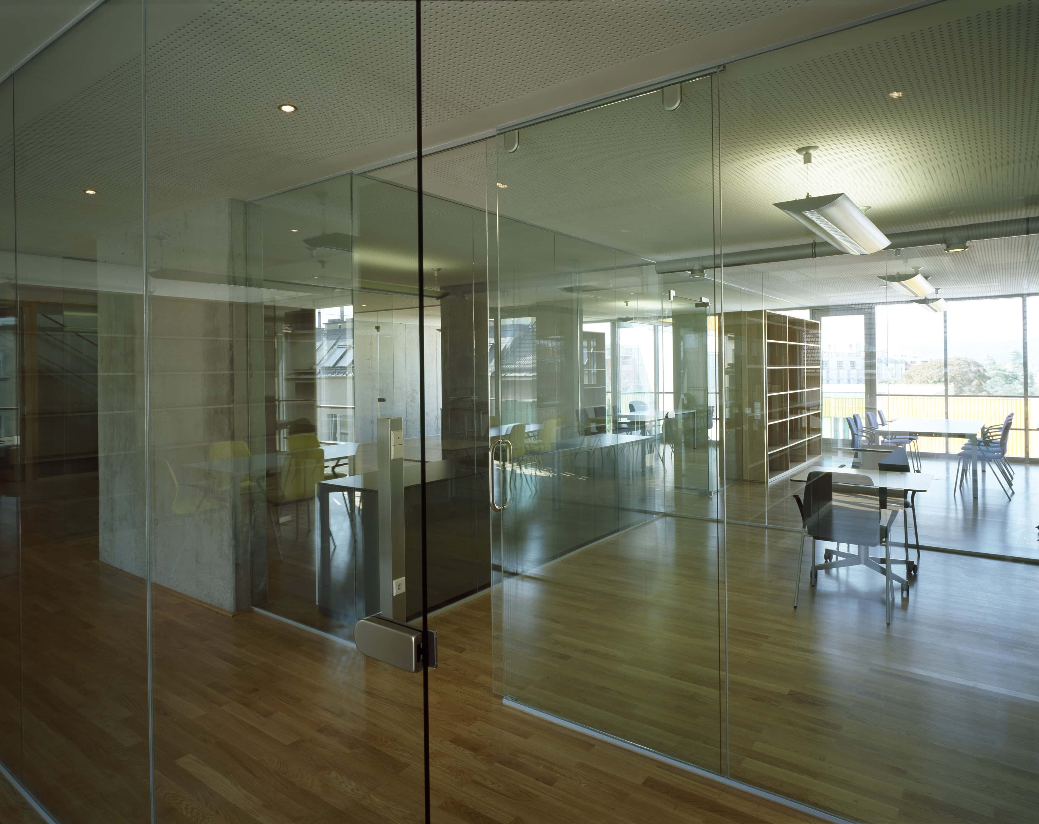 <p>© RUNSER / PRANTL architekten, SOS-Kinderdorf Wien Familienrathaus, 1210 Wien, Österreich, 2006, Kinderdorf, Betreutes Wohnen, Kinder, Psychiatrie, Fotograf Margherita Spiluttini</p>