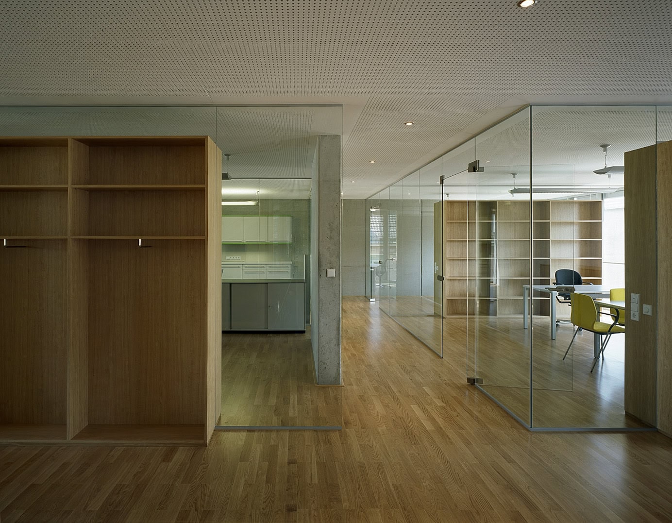 <p>© RUNSER / PRANTL architekten, SOS-Kinderdorf Wien Familienrathaus, 1210 Wien, Österreich, 2006, Kinderdorf, Betreutes Wohnen, Kinder, Psychiatrie, Fotograf Margherita Spiluttini</p>