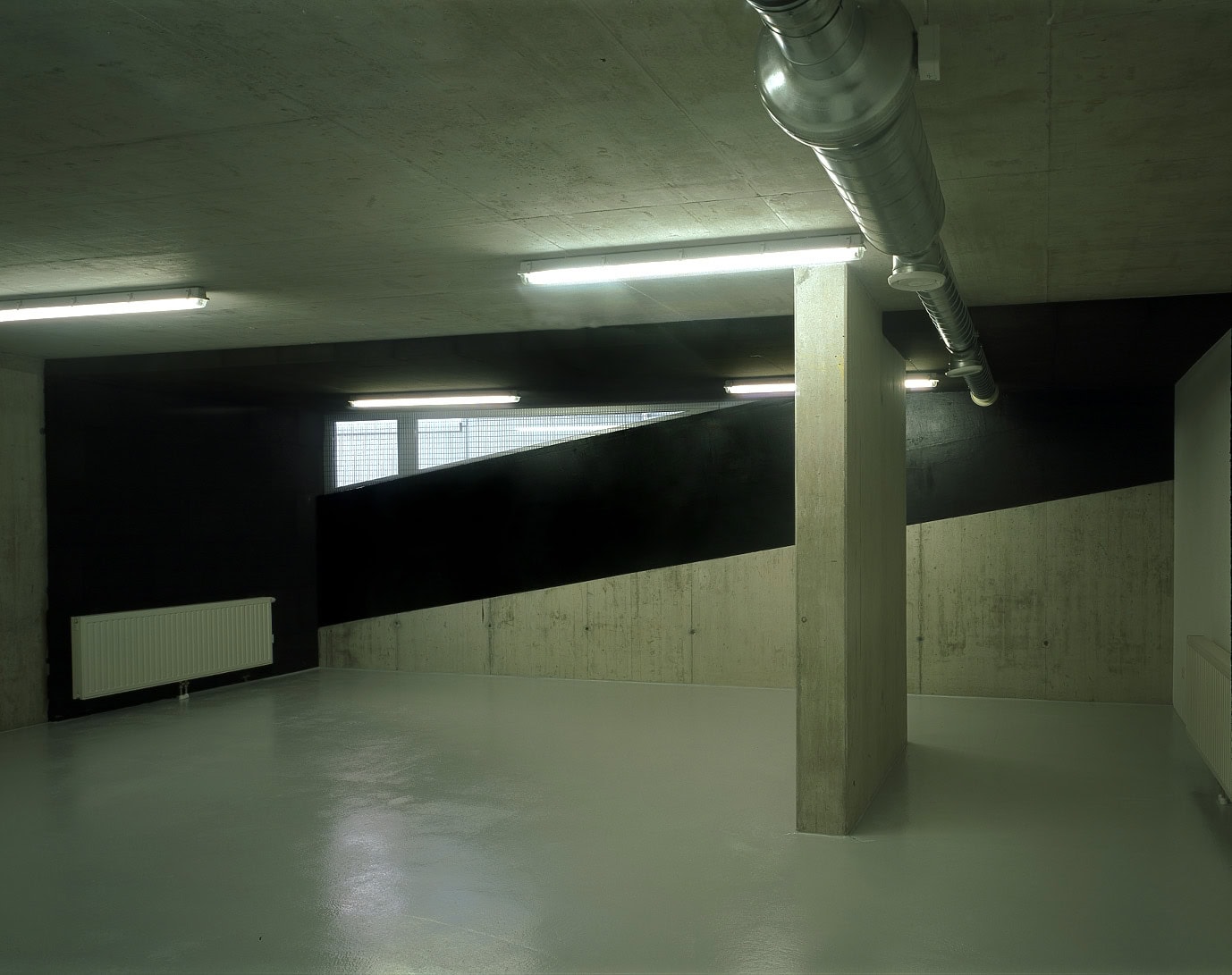 <p>© RUNSER / PRANTL architekten, SOS-Kinderdorf Wien Familienrathaus, 1210 Wien, Österreich, 2006, Kinderdorf, Betreutes Wohnen, Kinder, Psychiatrie, Fotograf Margherita Spiluttini</p>