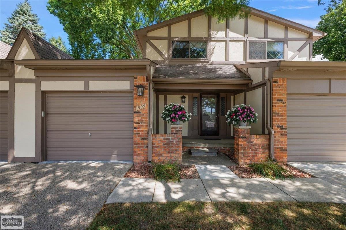 Property photo for 1995 Streamwood Drive, Rochester Hills, MI 48309