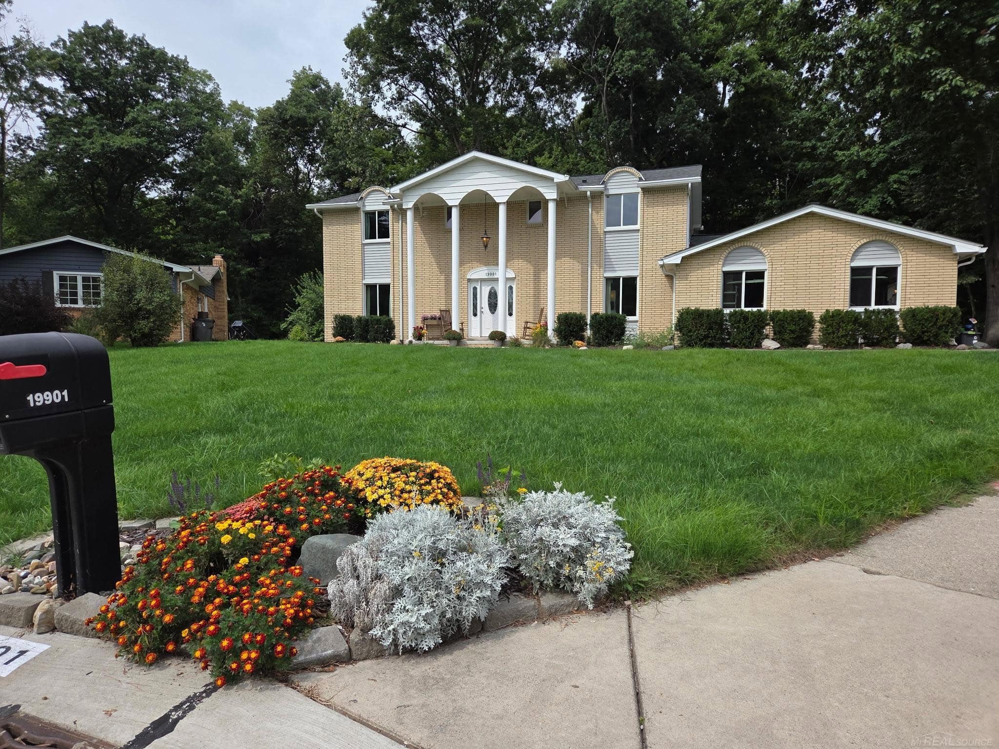 Property photo for 19901 S Riverhill Drive Drive, Clinton Twp, MI 48036