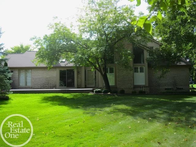 Property photo for 43169 W Kirkwood Drive, Clinton Twp, MI 48038