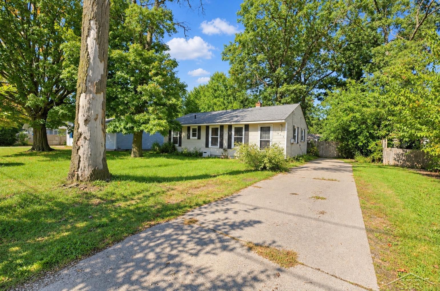 1960 Calvin Avenue, Muskegon, MI 49442