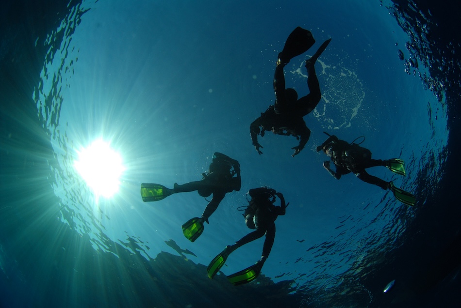 Illustration vhf navicom plongeurs