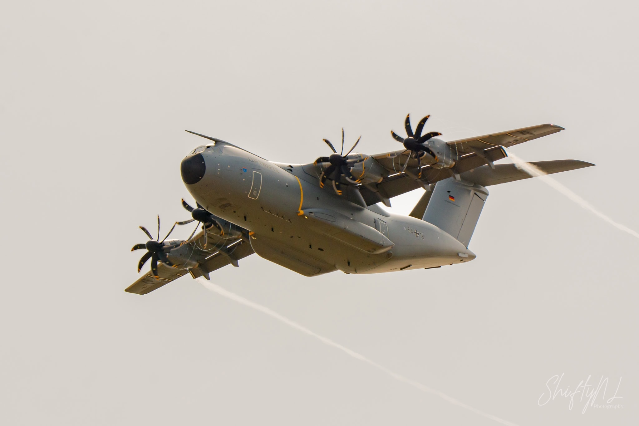 Airbus A400M Luftwaffe German Air Force Airbus A400M Atlas 54+18 banking with vapour trails from the wingtips at the Leaseweb Texel Airshow, Texel International Airport, the Netherlands, August 2018.