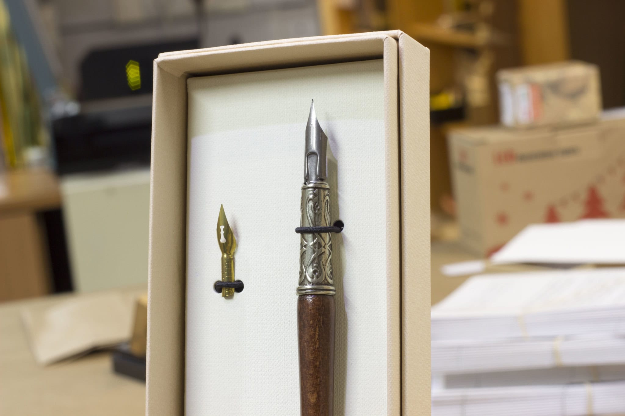 Pluma de madera y bronce Bortoletti