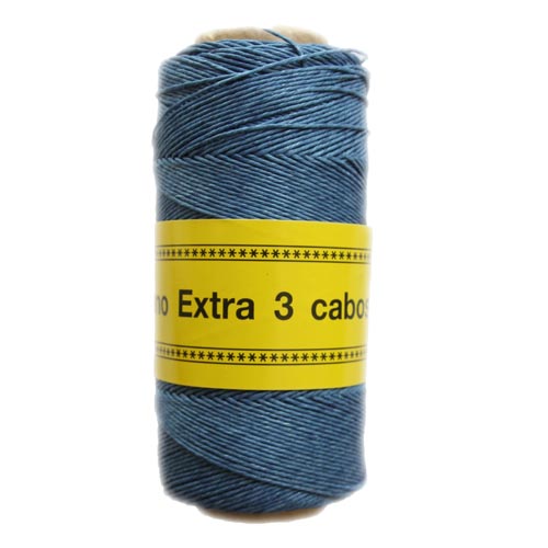 Bobina de hilo de lino azul