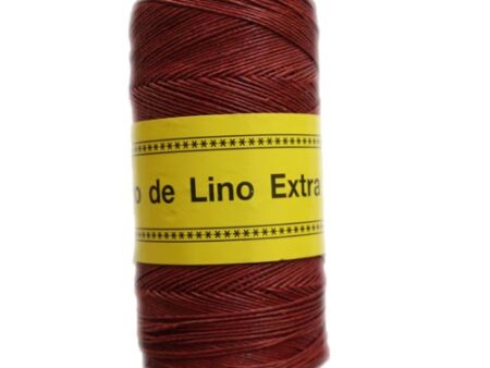 Bobina de hilo de lino granate