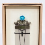 Detalle de la perla aquamarine del punto de libro