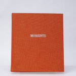 Portada naranja libro Moments