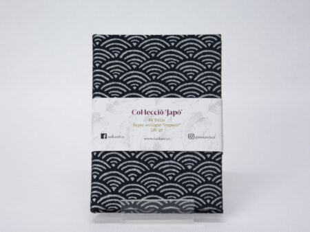 Vista de la portada del libro con tela japonesa de olas azul