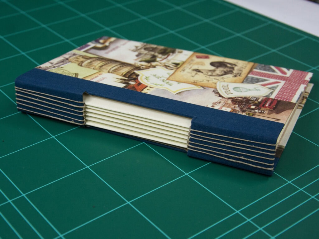 Encuadernación Buttonhole Stich terminada