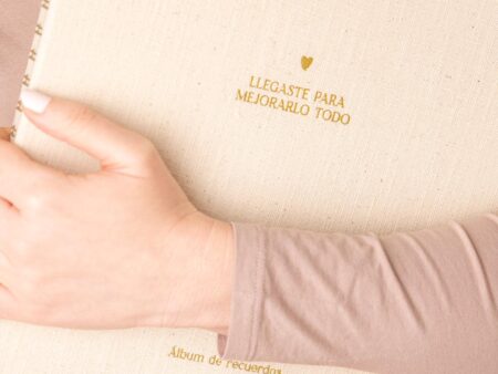 Vista del album Llegaste para mejorarlo todo, de The Great Moustache