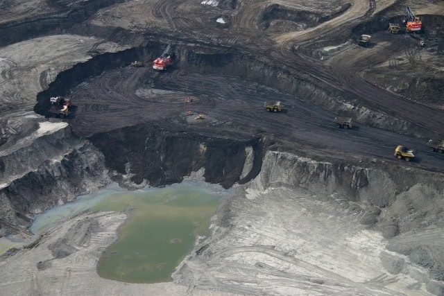 Alberta-oilsands-pembina-institute-climate.jpg