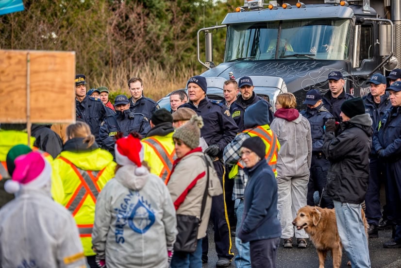 RCMP-Arrival-Protest-1.jpg