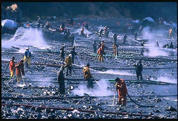 exxon-valdez-cleanup.jpg