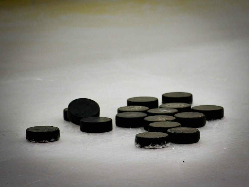 hockey-puck-608582_1920-1.jpg