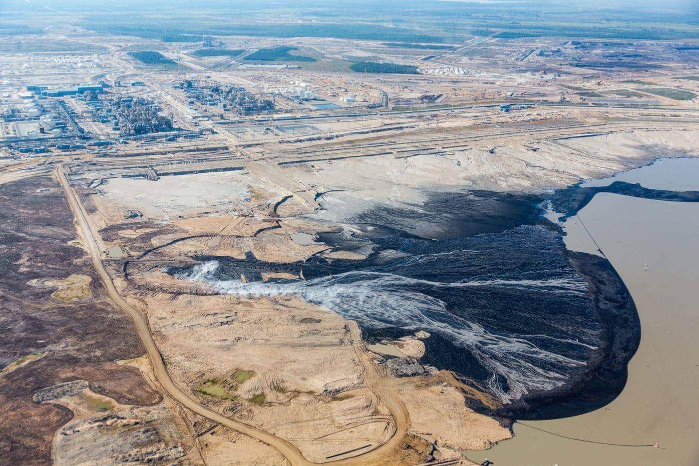 Alberta-Oilsands-tailings