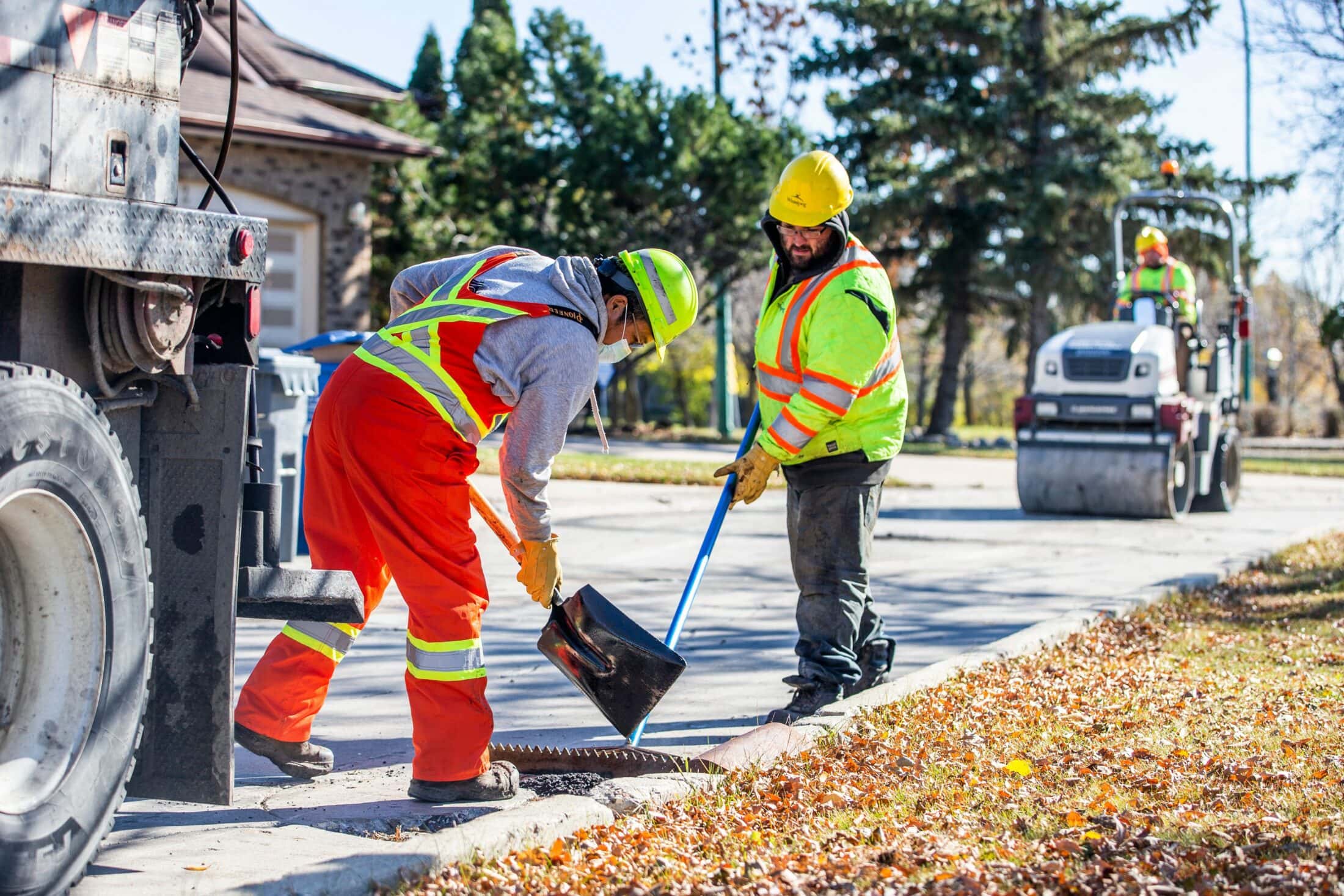 221017-Pothole-filling-Mackenzie-0038