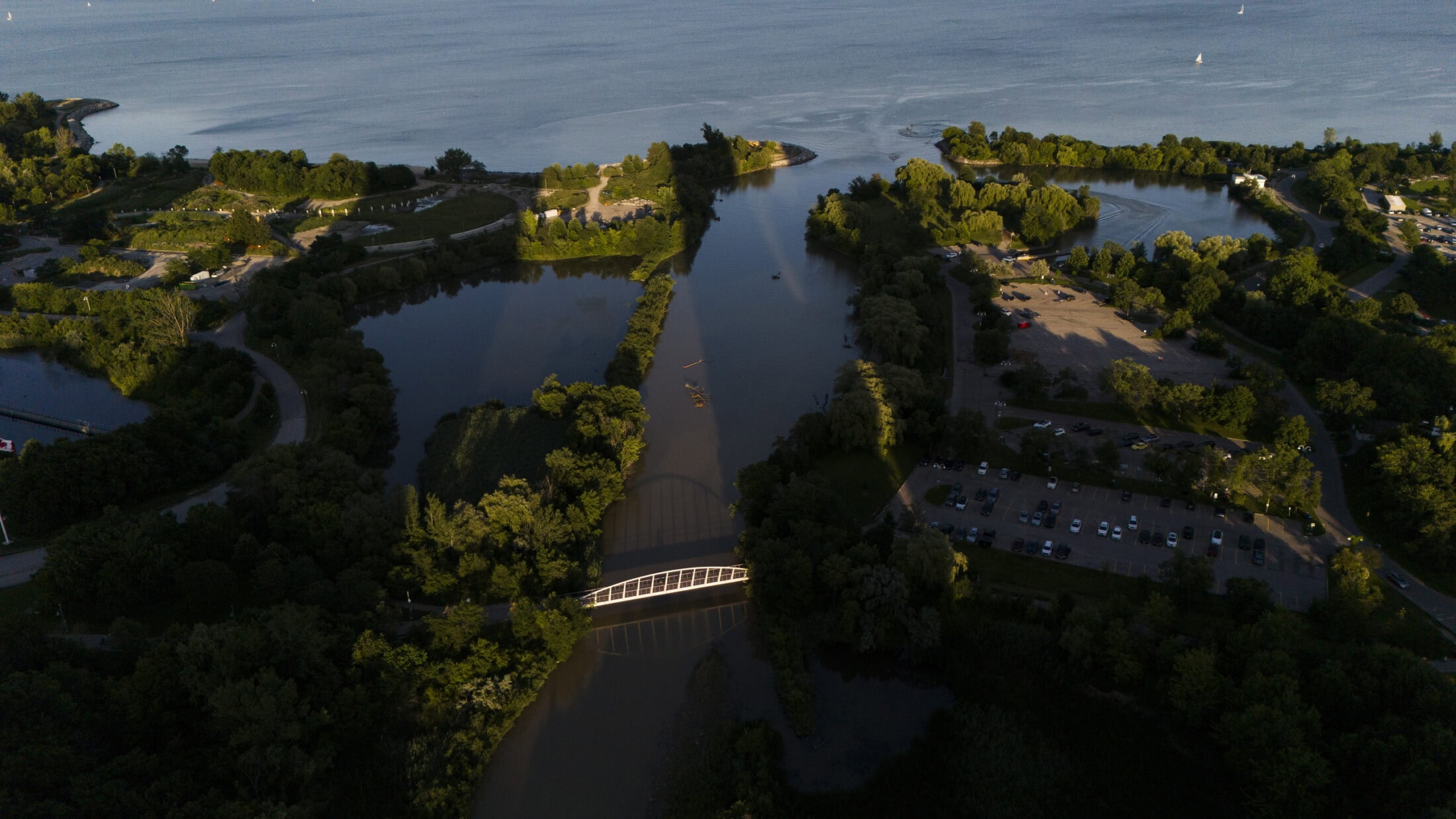 ONT-Toronto-MimicoCreekmouth-LakeOntario-TheNarwhal-ChrisKatsarovLuna-Mimico