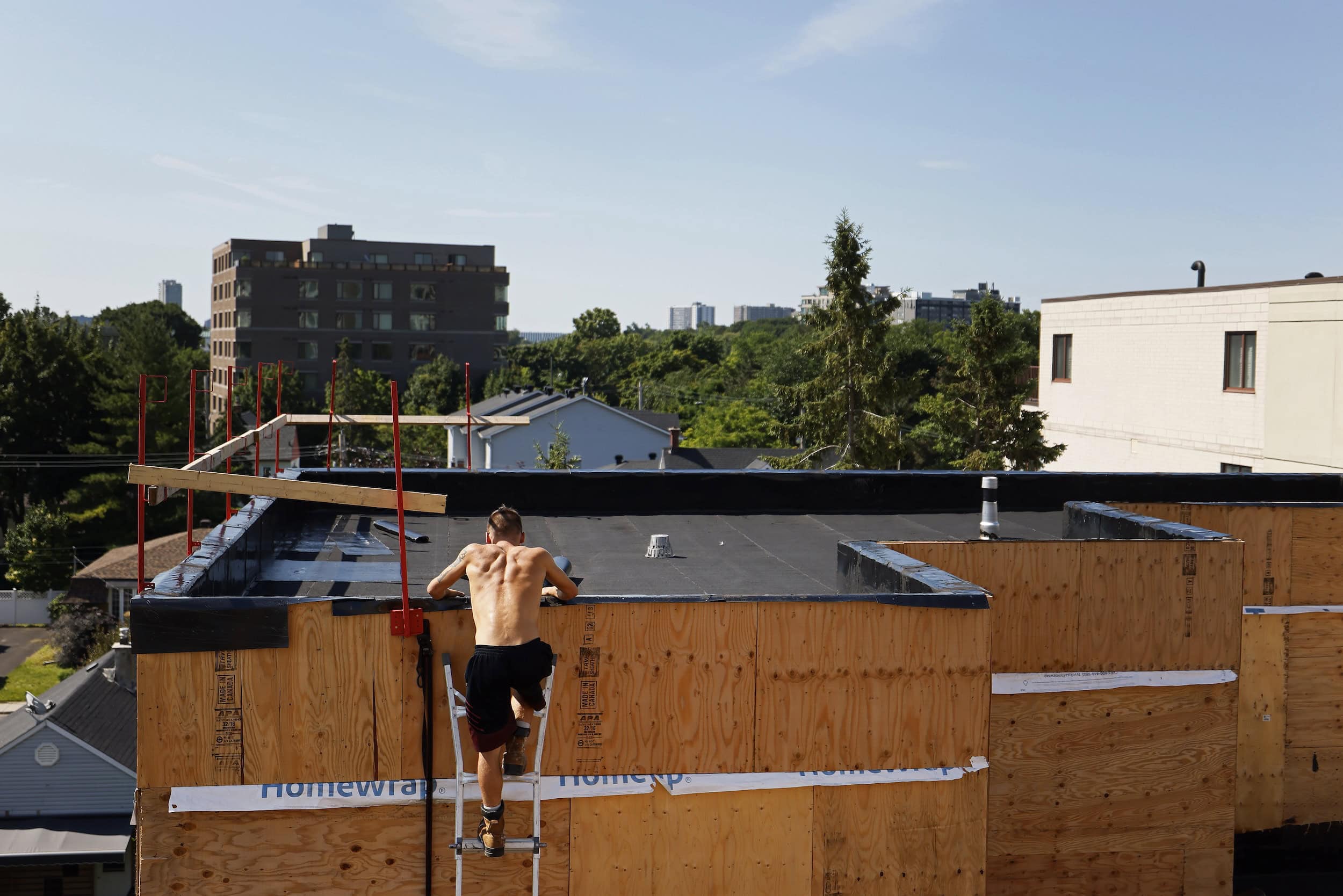 Ont-2024heatwave-roofers-BlairGable-0897