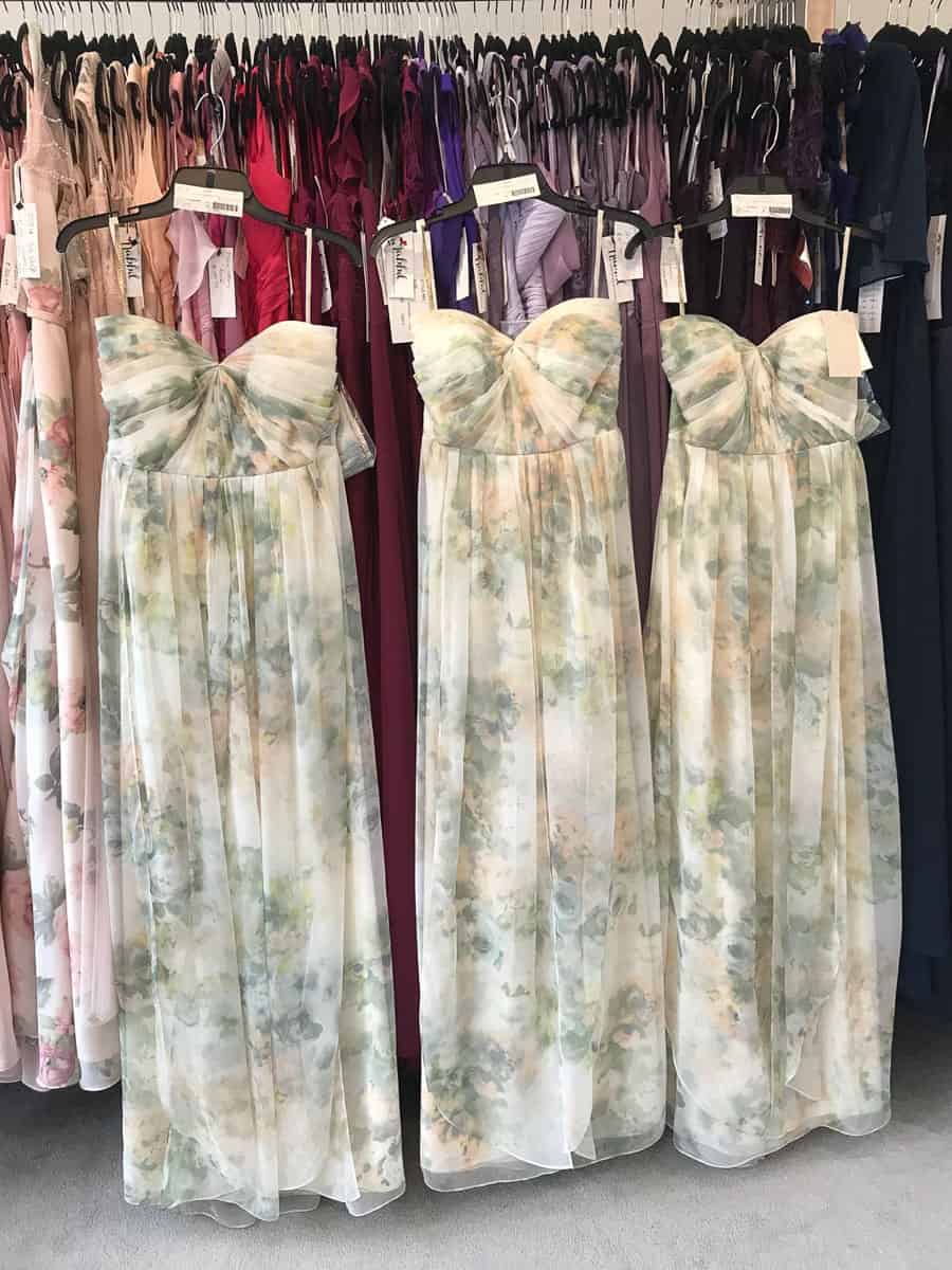 Bridesmaids dresses used by Tuscan Wedding Cakes to inspire wedding cake design