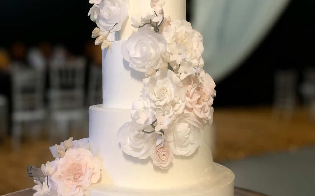 Buttercream Bliss: A Nostalgic Return for Wedding Cakes