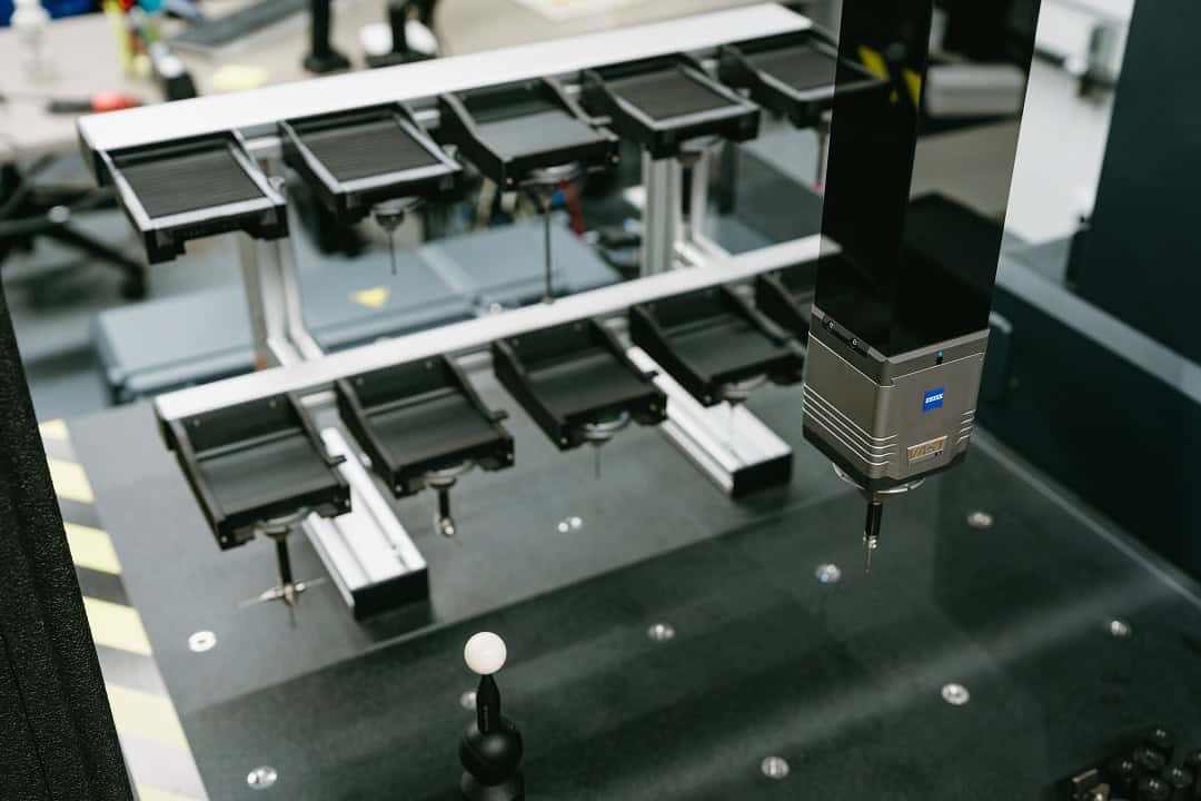 Automated manufacturing equipment with robotic arm and conveyor system.