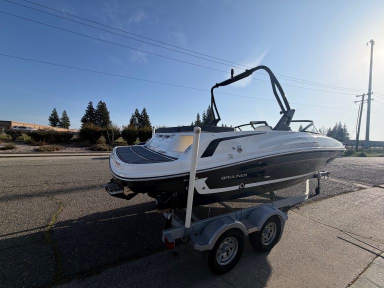 Bayliner VR5 boat on trailer ready for water use.
