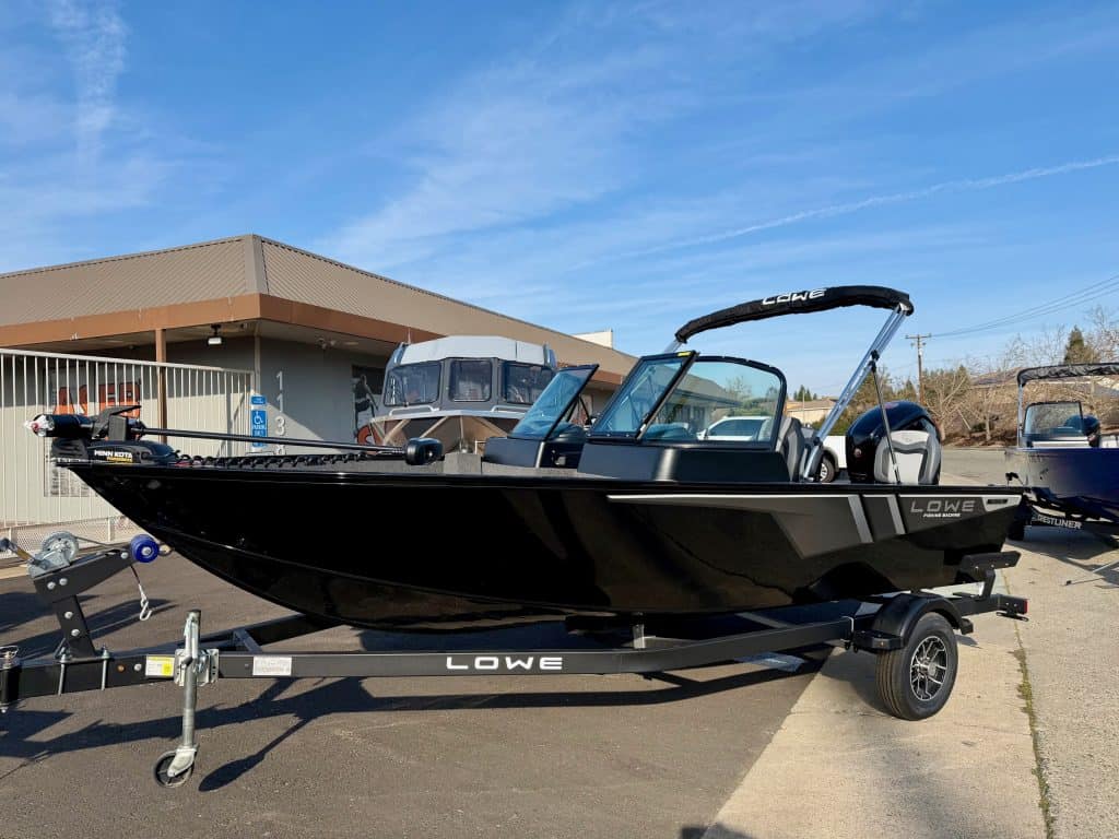 Lowe FM 1775 WT boat featuring Mercury 115HP Pro Xs engine, ideal for fishing and recreational boati.