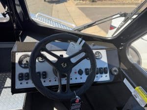 Boat dashboard with steering wheel and control panel for Thunder Jet Luxor 185 with Mercury 150HP en.