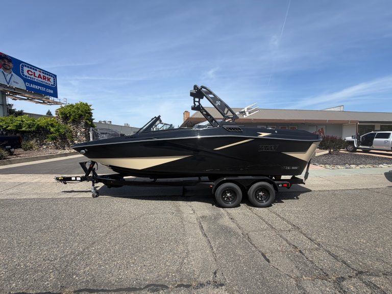 HeyDay H 22 Surf Boat for 2026 model year, ideal for surfing and watersports.