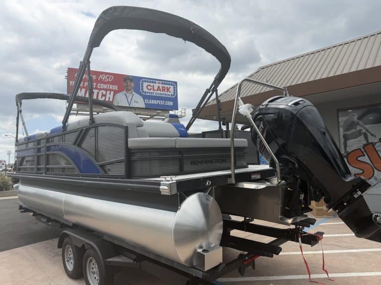 Pontoon boat with powerful outboard motor, ideal for leisure and water sports. Perfect for family ou.