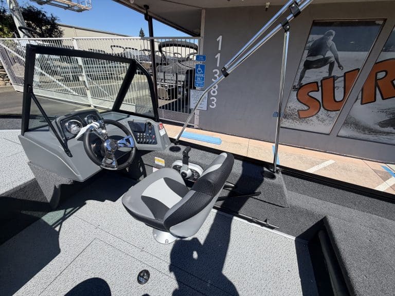 Boat console with steering wheel and controls for 2026 Lowe FM 1625 WT.