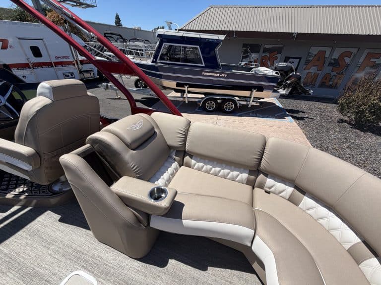 Luxury Bennington 25FT Q pontoon boat with seating and controls.